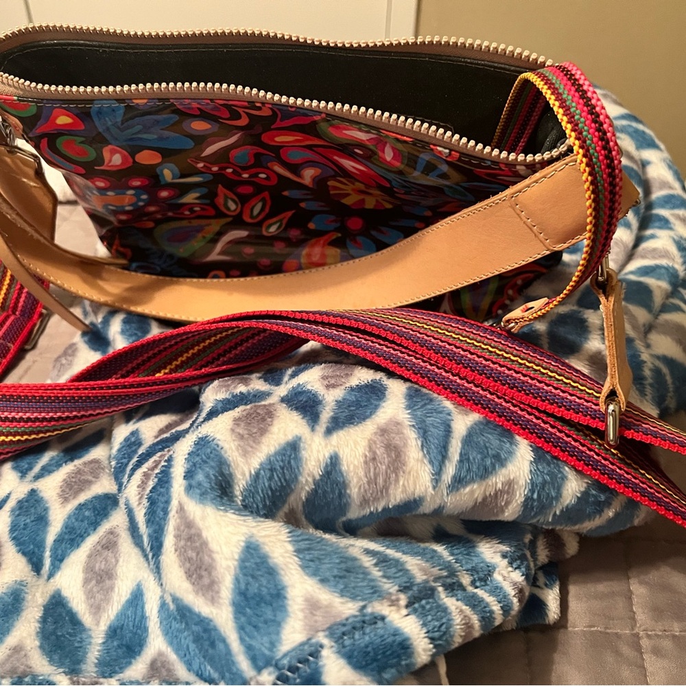 Consuela name brand -Texas brand. Crossbody Bag - Multicolor. - Picture 8 of 12